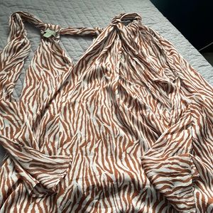 Trendy top with ties